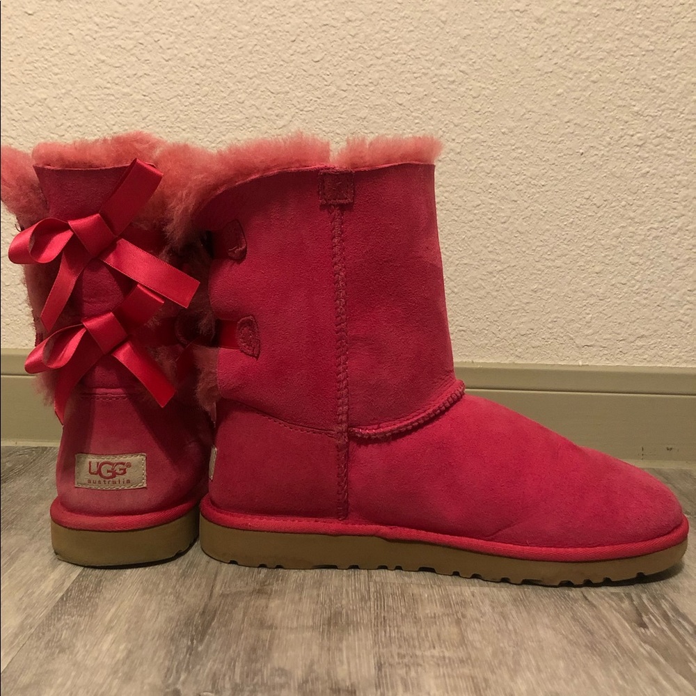 UGG Bailey Bow Boot - size 6